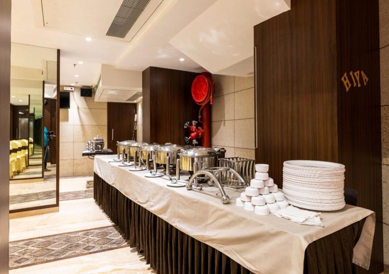Hotel Laxvas Thane Bagian luar foto