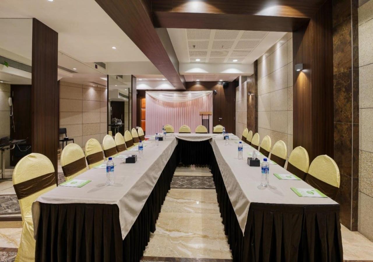 Hotel Laxvas Thane Bagian luar foto