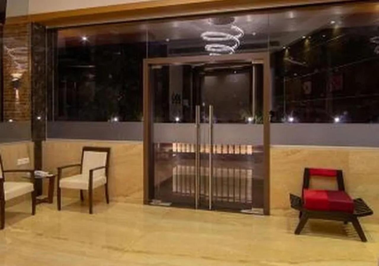 Hotel Laxvas Thane Bagian luar foto