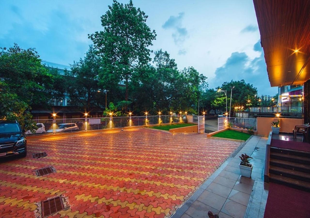 Hotel Laxvas Thane Bagian luar foto